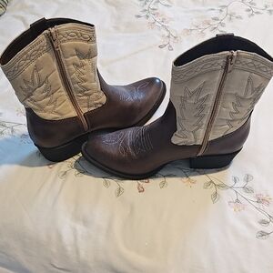 Coconuts by Matisse Two-Tone Western Booties